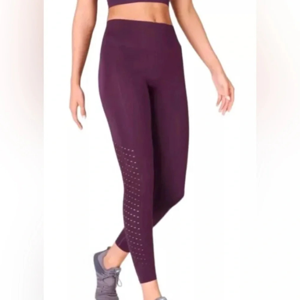 Fabletics Sync High-Waisted Perforated Leggings size Small